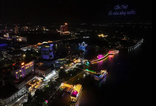 Drone show và pháo hoa chào mừng lễ hội